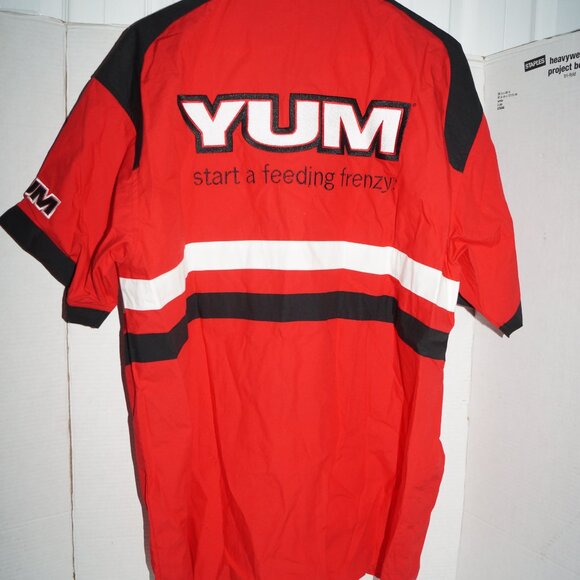 YUM Tournament Fishing Shirt XL Feeding Frenzy New NWOT NOS Embroidered Lures - Picture 8 of 8